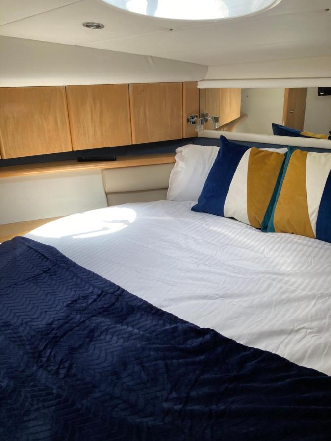 Entire Boat At St Katherine Docks 2 Available Select Using Room Options London Ngoại thất bức ảnh