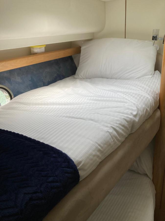 Entire Boat At St Katherine Docks 2 Available Select Using Room Options London Ngoại thất bức ảnh