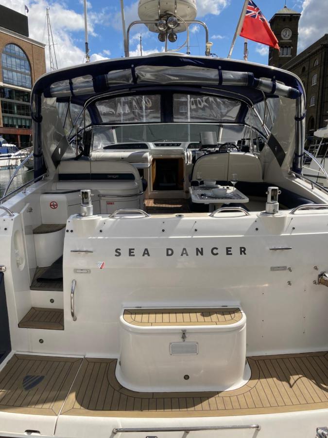 Entire Boat At St Katherine Docks 2 Available Select Using Room Options London Ngoại thất bức ảnh