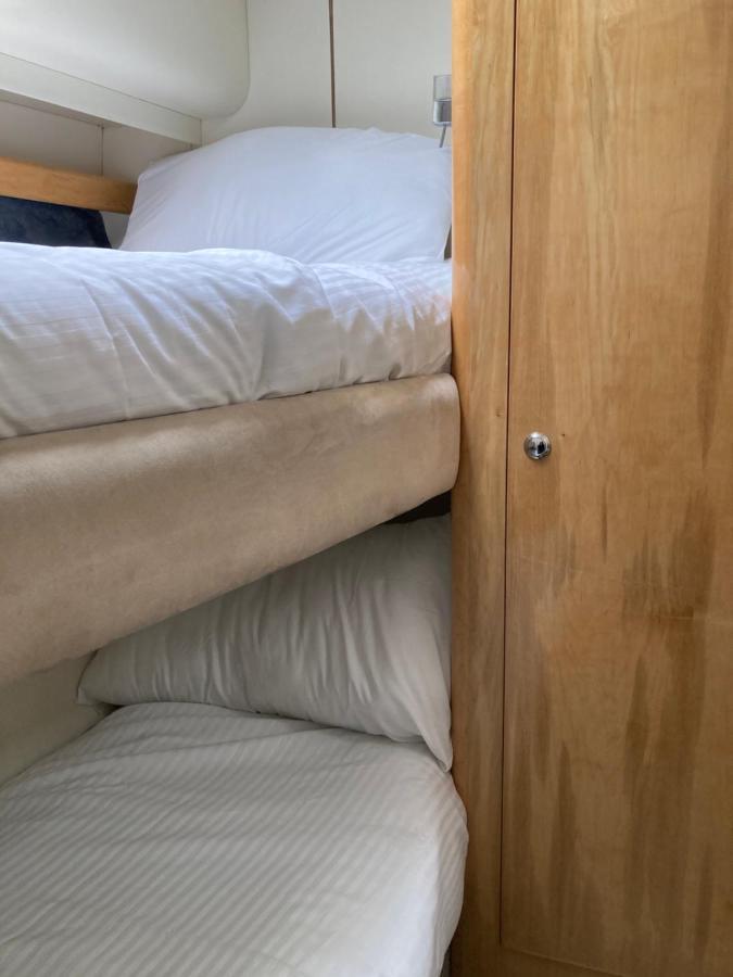 Entire Boat At St Katherine Docks 2 Available Select Using Room Options London Ngoại thất bức ảnh