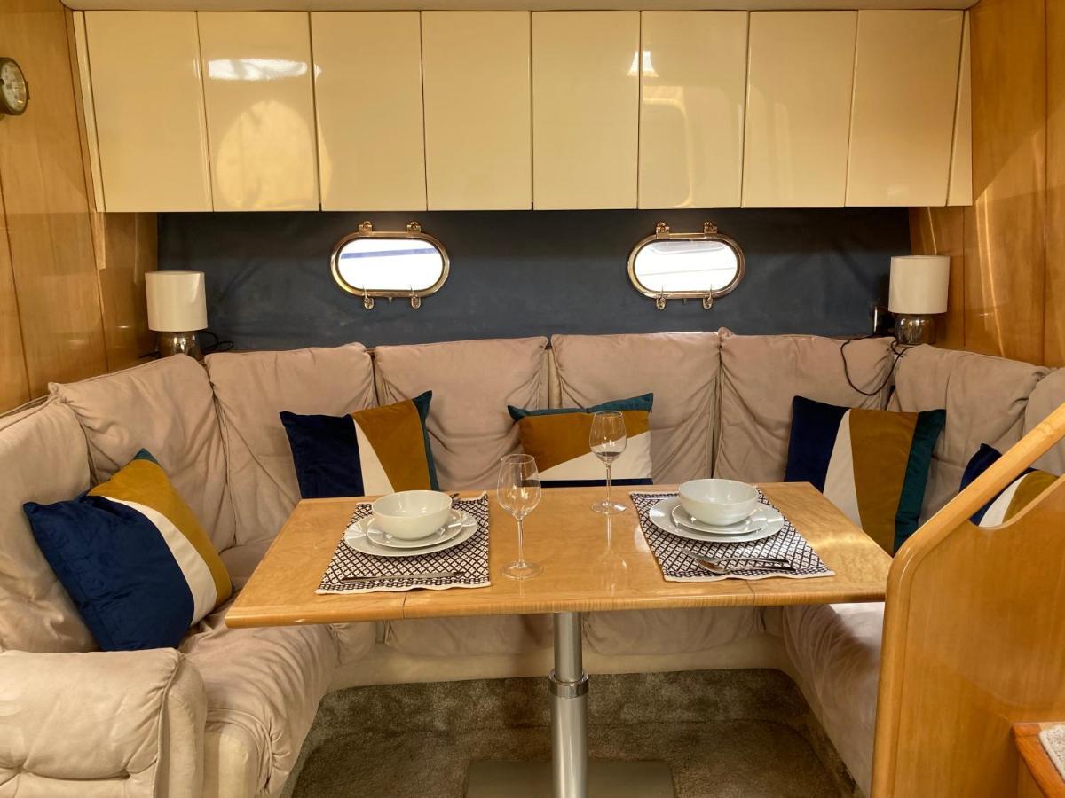 Entire Boat At St Katherine Docks 2 Available Select Using Room Options London Ngoại thất bức ảnh