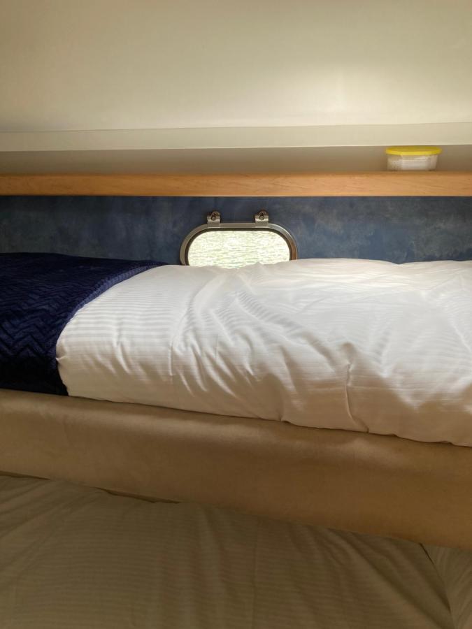 Entire Boat At St Katherine Docks 2 Available Select Using Room Options London Ngoại thất bức ảnh