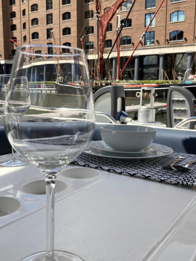 Entire Boat At St Katherine Docks 2 Available Select Using Room Options London Ngoại thất bức ảnh