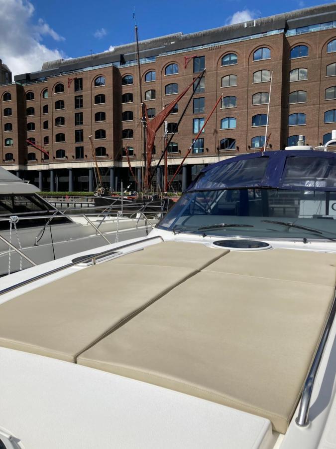 Entire Boat At St Katherine Docks 2 Available Select Using Room Options London Ngoại thất bức ảnh