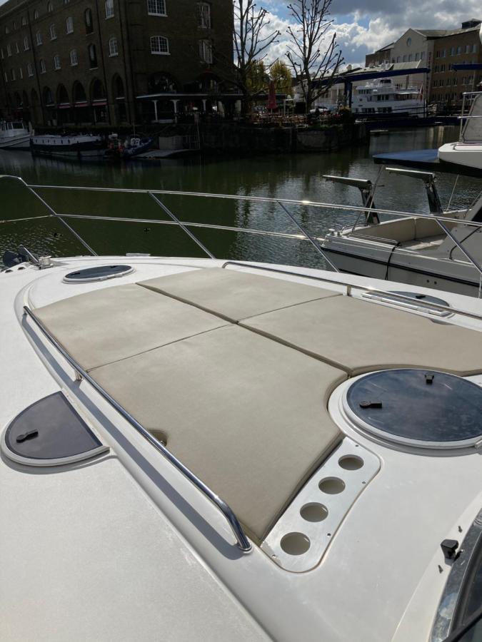 Entire Boat At St Katherine Docks 2 Available Select Using Room Options London Ngoại thất bức ảnh