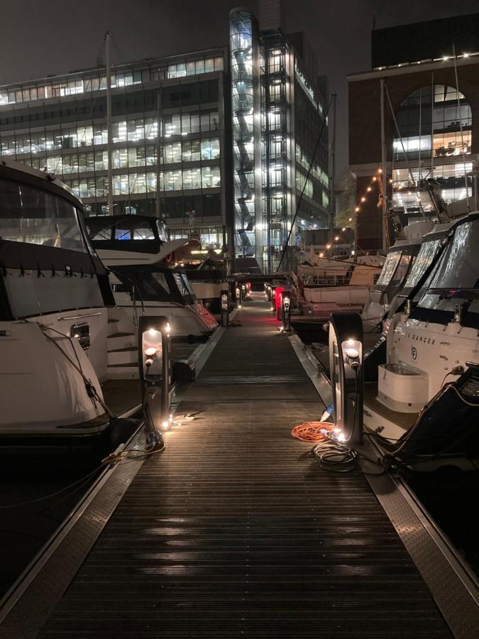 Entire Boat At St Katherine Docks 2 Available Select Using Room Options London Ngoại thất bức ảnh