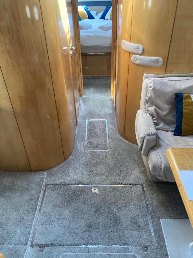 Entire Boat At St Katherine Docks 2 Available Select Using Room Options London Ngoại thất bức ảnh