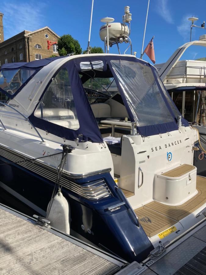 Entire Boat At St Katherine Docks 2 Available Select Using Room Options London Ngoại thất bức ảnh