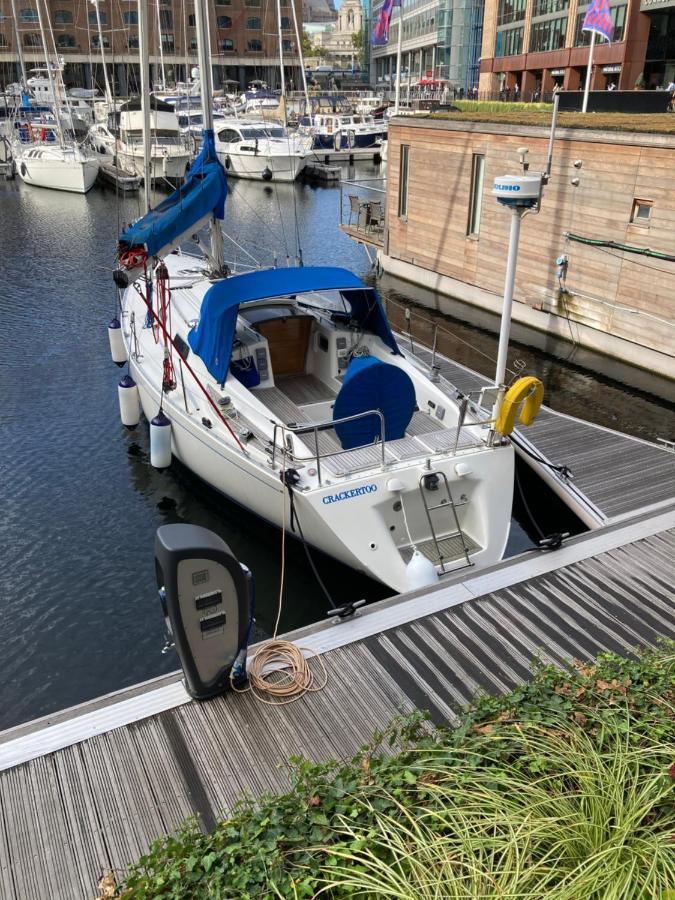 Entire Boat At St Katherine Docks 2 Available Select Using Room Options London Ngoại thất bức ảnh