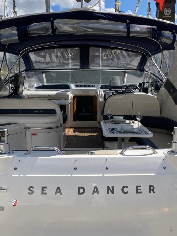 Entire Boat At St Katherine Docks 2 Available Select Using Room Options London Ngoại thất bức ảnh