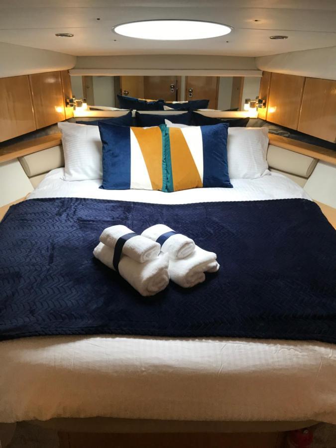 Entire Boat At St Katherine Docks 2 Available Select Using Room Options London Ngoại thất bức ảnh