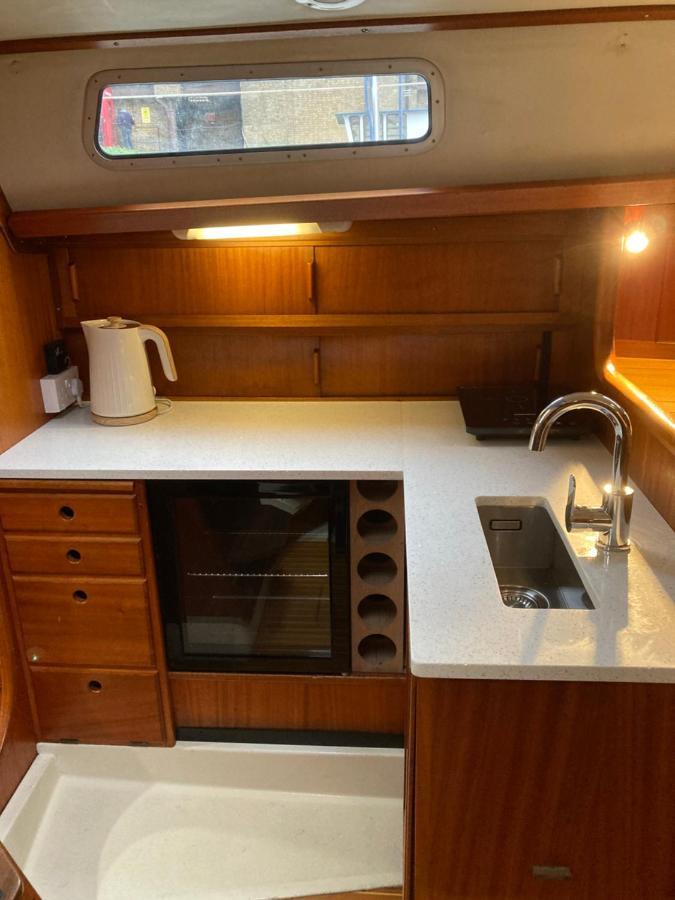 Entire Boat At St Katherine Docks 2 Available Select Using Room Options London Ngoại thất bức ảnh