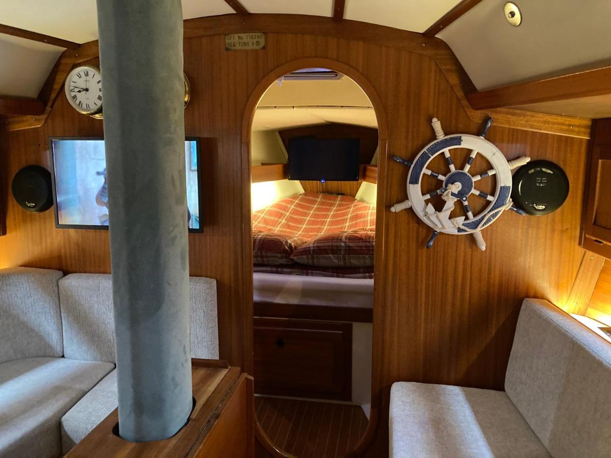 Entire Boat At St Katherine Docks 2 Available Select Using Room Options London Ngoại thất bức ảnh