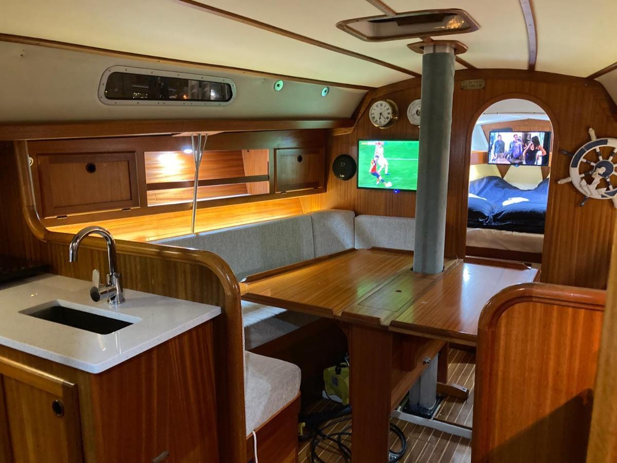 Entire Boat At St Katherine Docks 2 Available Select Using Room Options London Ngoại thất bức ảnh