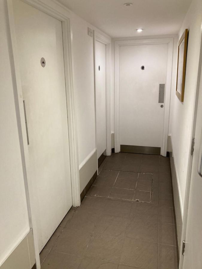 Entire Boat At St Katherine Docks 2 Available Select Using Room Options London Ngoại thất bức ảnh