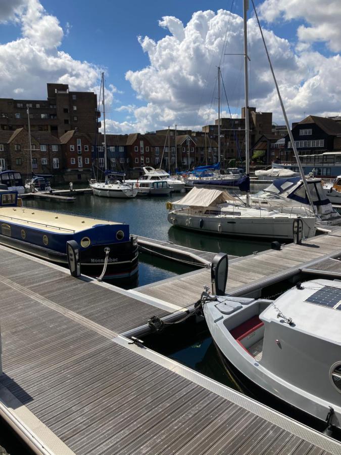Entire Boat At St Katherine Docks 2 Available Select Using Room Options London Ngoại thất bức ảnh