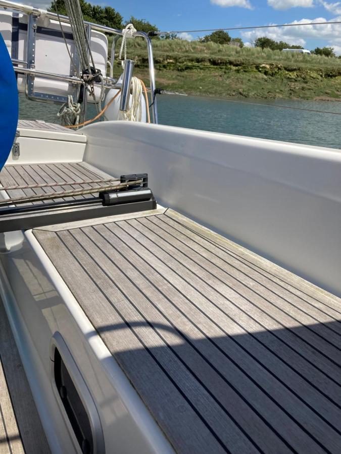 Entire Boat At St Katherine Docks 2 Available Select Using Room Options London Ngoại thất bức ảnh