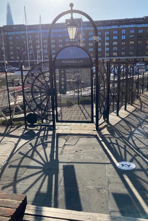 Entire Boat At St Katherine Docks 2 Available Select Using Room Options London Ngoại thất bức ảnh