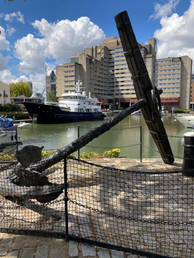 Entire Boat At St Katherine Docks 2 Available Select Using Room Options London Ngoại thất bức ảnh