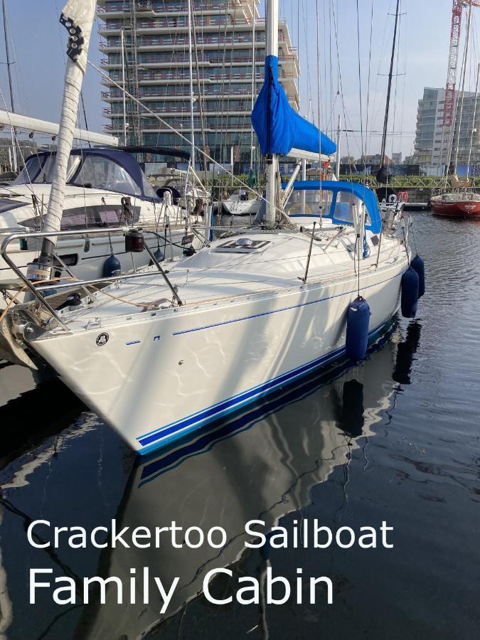 Entire Boat At St Katherine Docks 2 Available Select Using Room Options London Ngoại thất bức ảnh