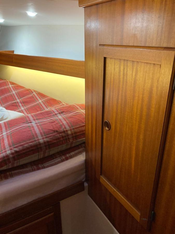 Entire Boat At St Katherine Docks 2 Available Select Using Room Options London Ngoại thất bức ảnh