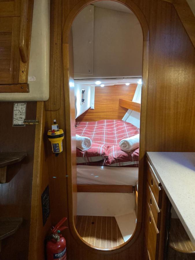 Entire Boat At St Katherine Docks 2 Available Select Using Room Options London Ngoại thất bức ảnh