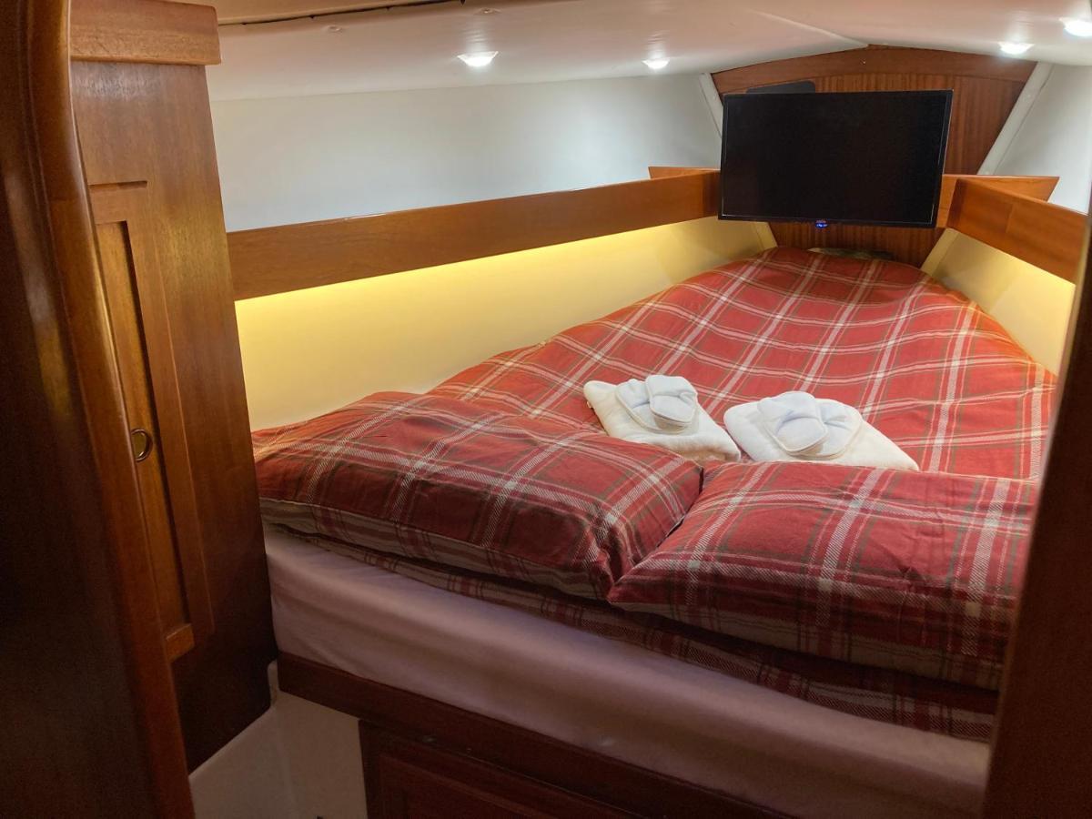 Entire Boat At St Katherine Docks 2 Available Select Using Room Options London Ngoại thất bức ảnh