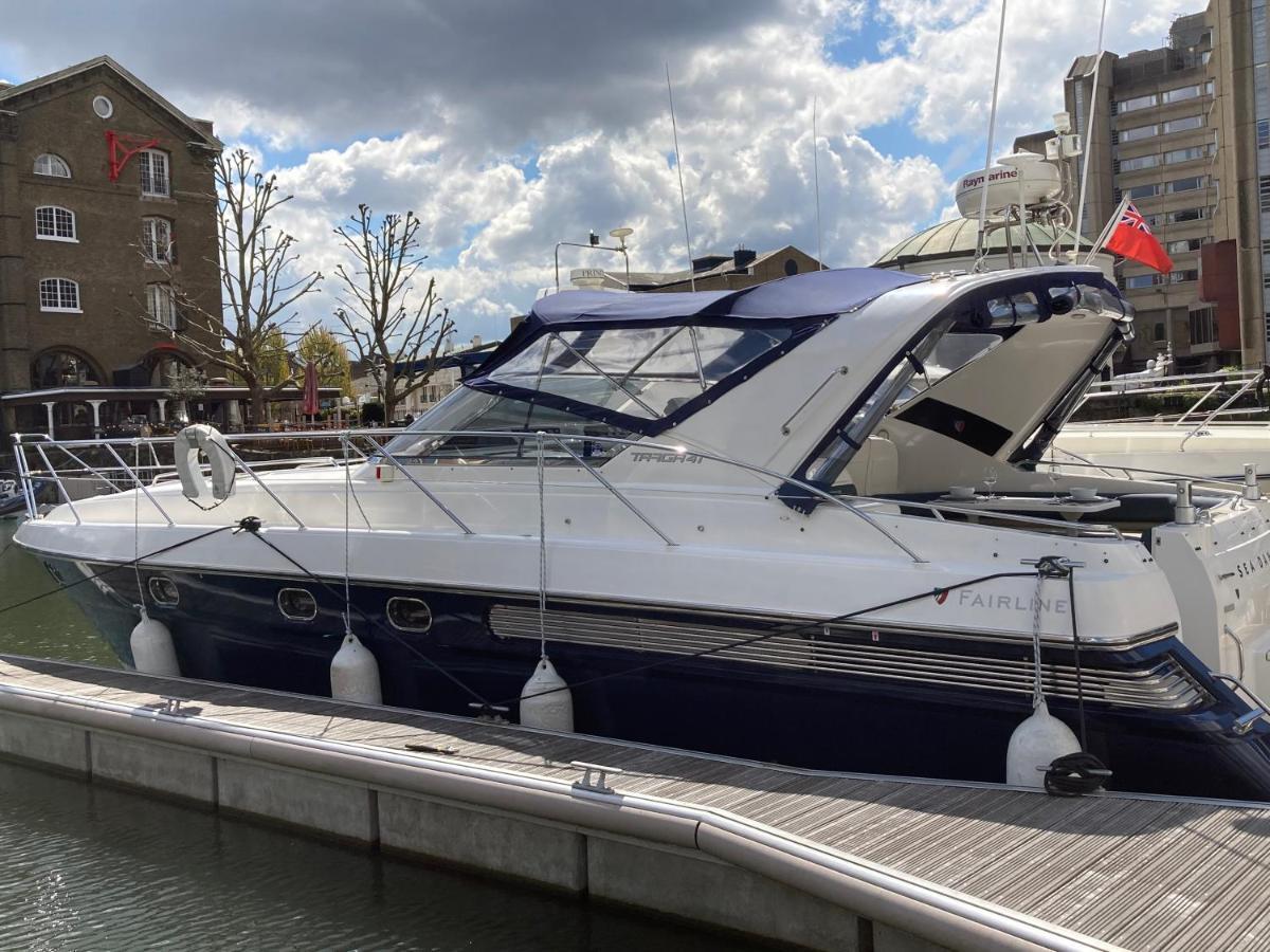 Entire Boat At St Katherine Docks 2 Available Select Using Room Options London Ngoại thất bức ảnh
