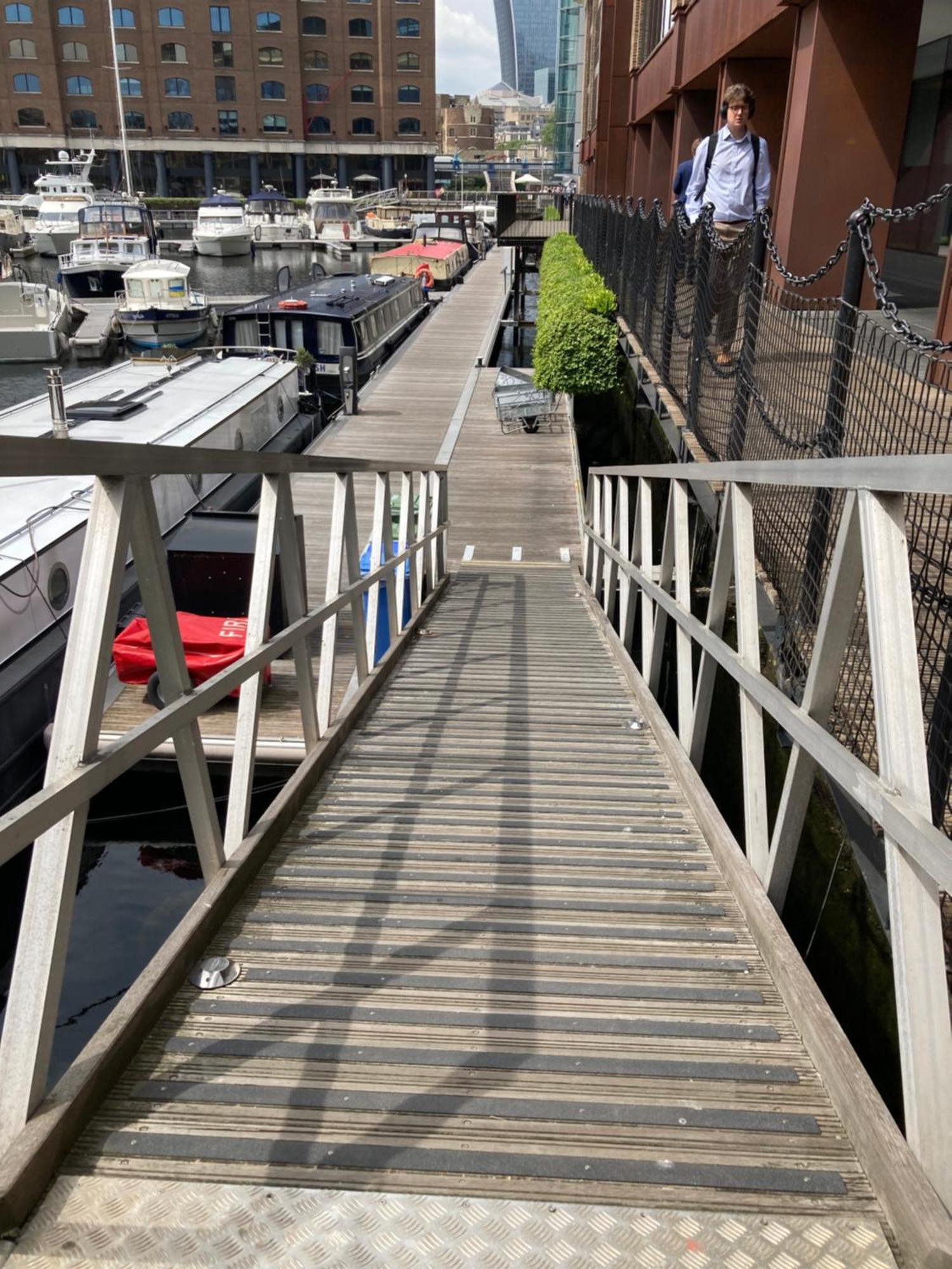Entire Boat At St Katherine Docks 2 Available Select Using Room Options London Ngoại thất bức ảnh